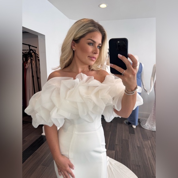 Narianna Ruffled Off Shoulder Bridal Mermaid Gown in White s. 6 - Picture 3 of 6